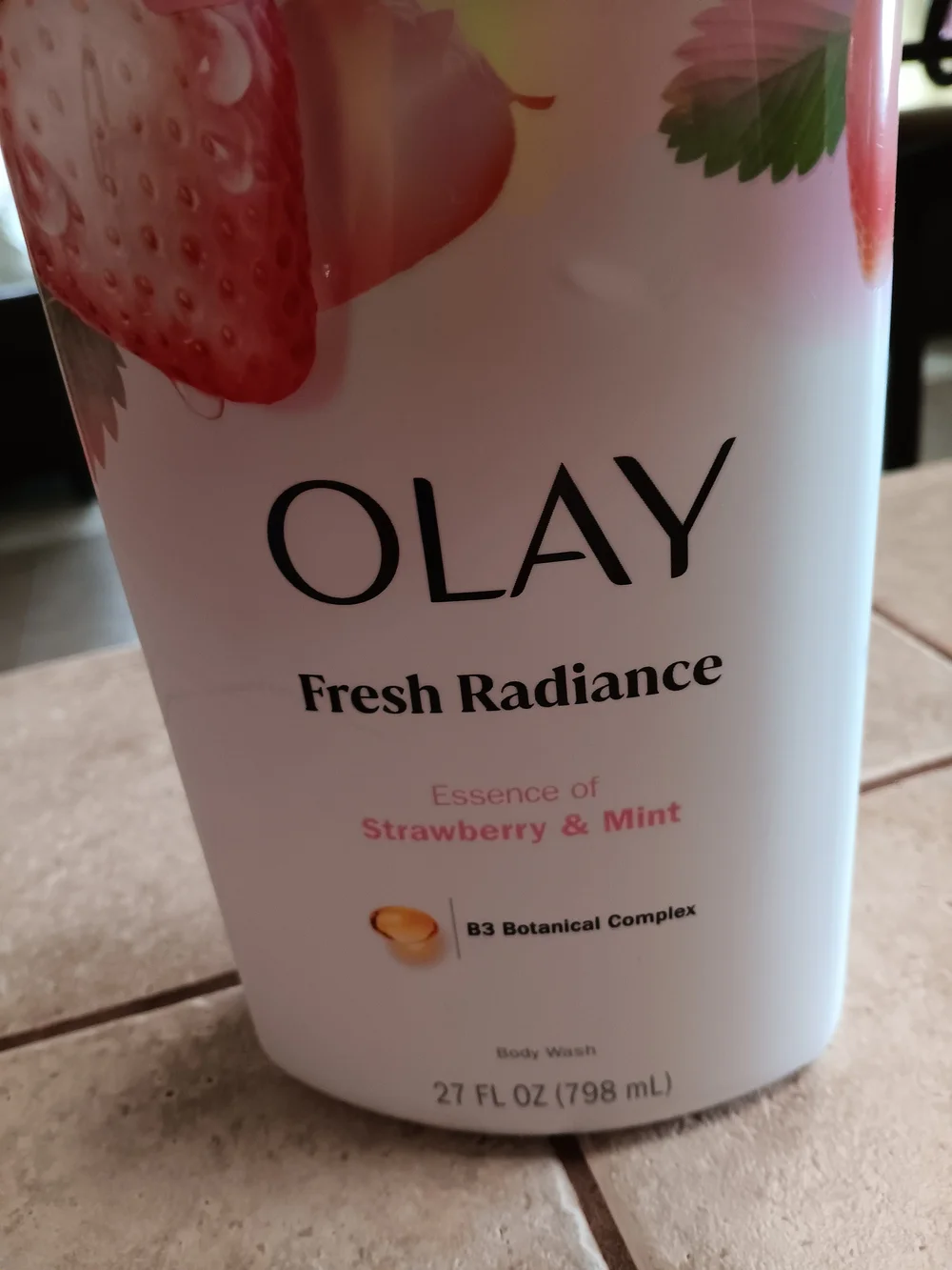 Olay Fresh Radiance Strawberry & Mint Body Wash — Pink